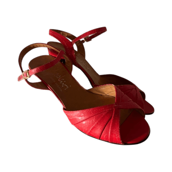 Punaiset korkokengät