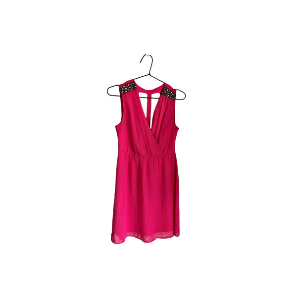 Pinkki mekko strasseilla