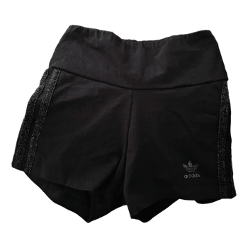 Mustat adidas shortsit