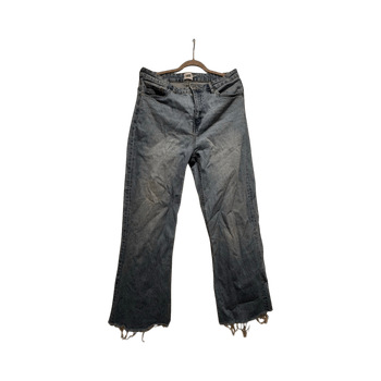 Leveälahkeiset korkeavyötäröiset farkut