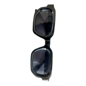 Black square sunglasses