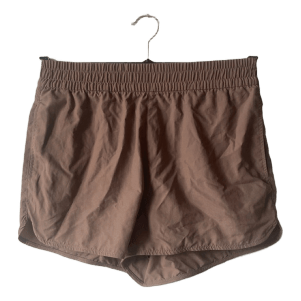 Ruskeat shortsit