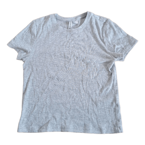 Grå ribstrikket t-shirt