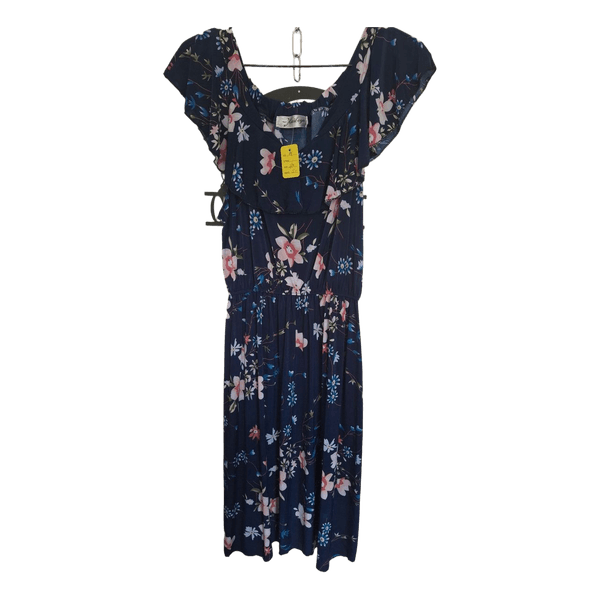 Kukkakuvioinen mekko