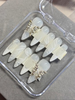 White press on nails