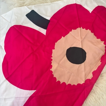 Marimekko serifia-silkkihuivi