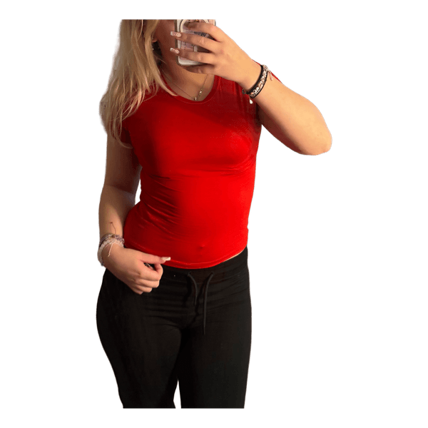 Punainen t-paita