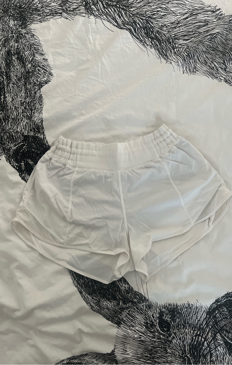 Lululemon hotty hot shortsit