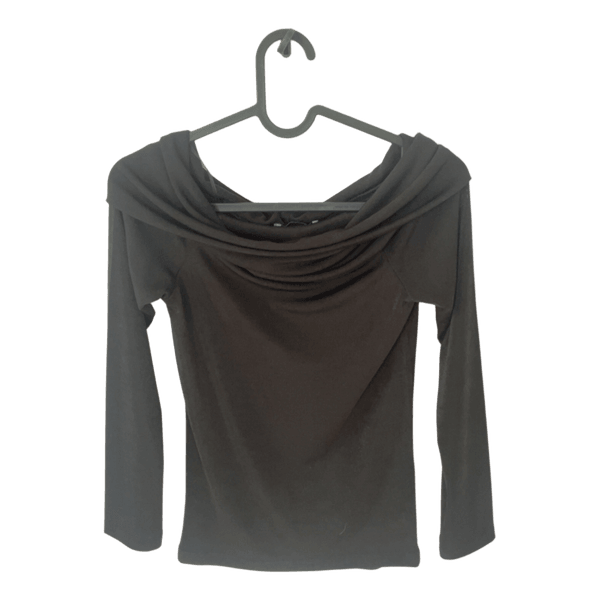 Musta off-shoulder paita