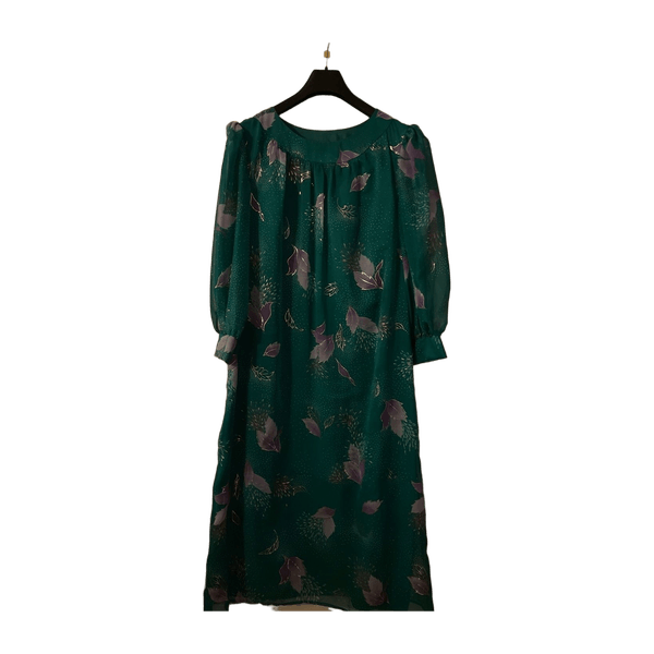 Ompelijatyötä dress