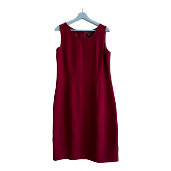 Red sleeveless dress