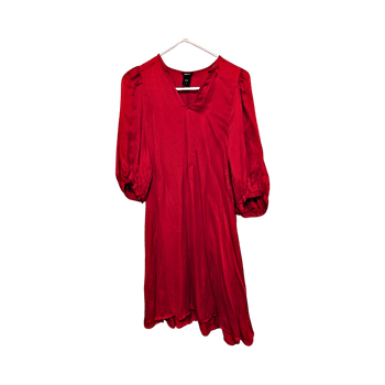 Red knee-length dress 