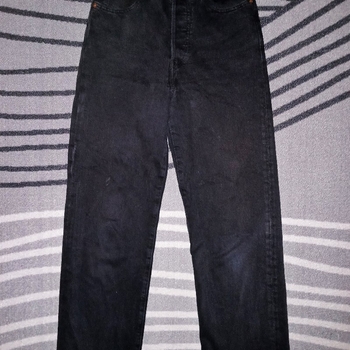 Mustat Levis farkut