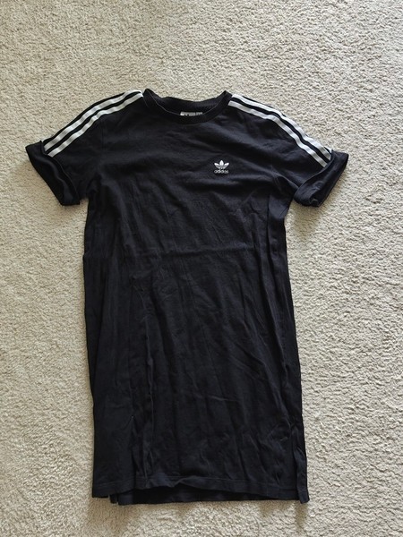 Musta Adidas t-paita