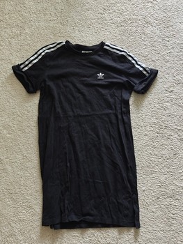 Musta Adidas t-paita