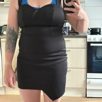 Musta bodycon-mekko