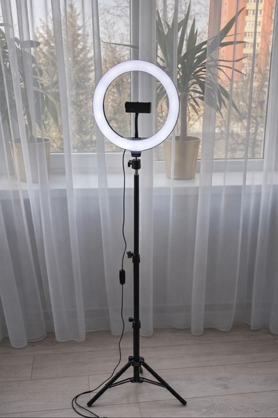 Adjustable LED ring light