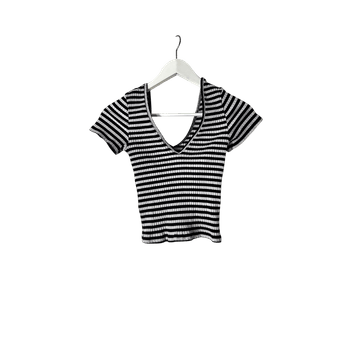 Raidallinen crop top