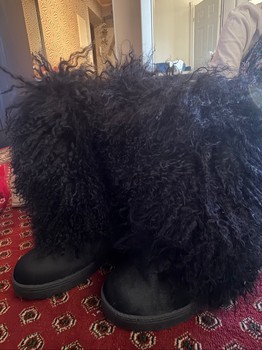 Black curly fur boots