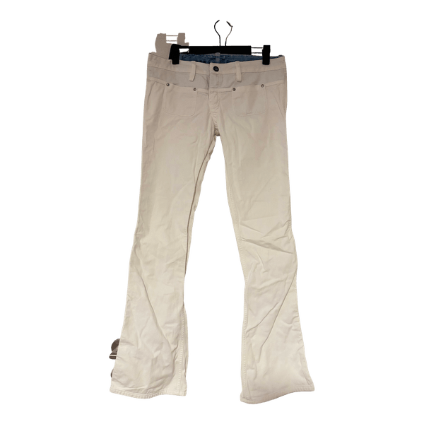 Weiße flare hose
