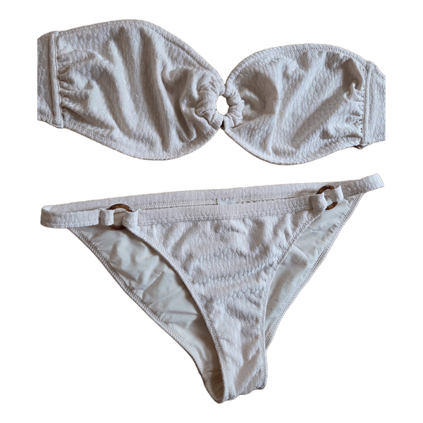 Baltas tekstūrinis bikinis