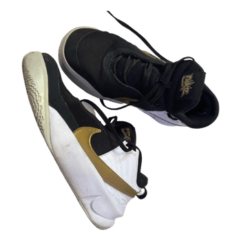 Nike Team Hustle D 10 GS sneakers in black, white, and metallic gold. Size: 37.5