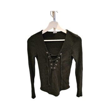 Musta ribbineulepaita