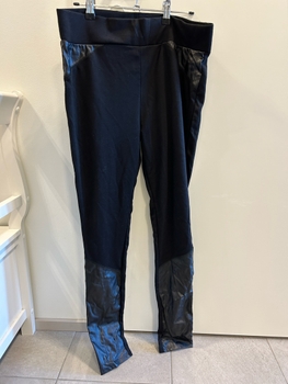 Black high-waisted leggings