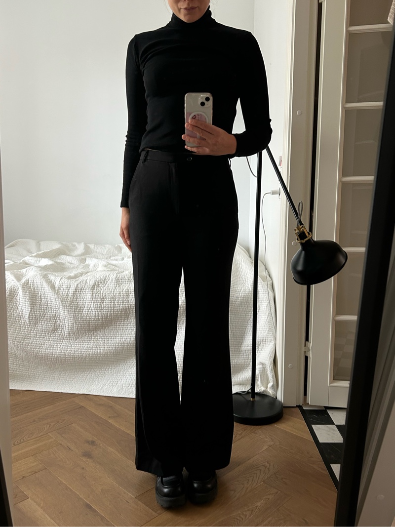 Straight pants with high waist
