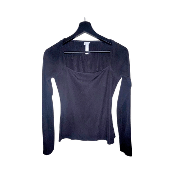 Musta pitkähihainen