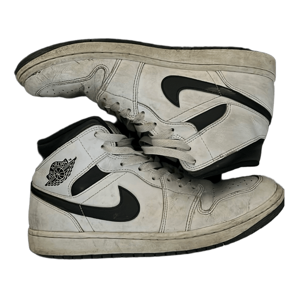 Valkoiset Air Jordan tennarit