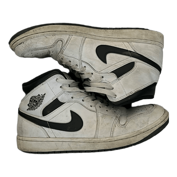 Valkoiset Air Jordan tennarit