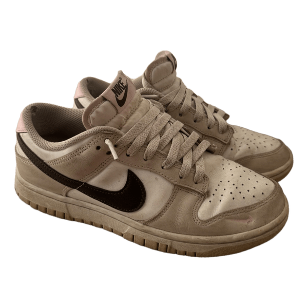 Beiget Nike tennarit