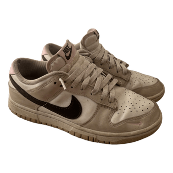 Beiget Nike tennarit