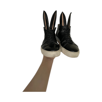 Minna Parikka bunny sneakers koossa 38. Upeat laadukkaat näyttävät nahkaiset tennarit. Tennareita on käytetty, mutta ovat hyvässä kunnossa. Mukana alkuperäinen laatikko ja kenkäpussi
