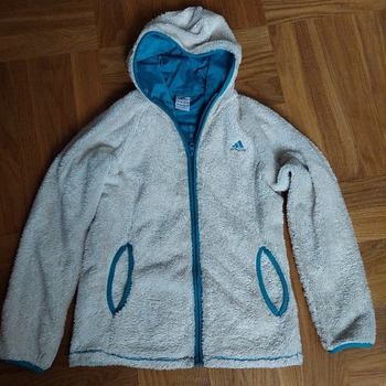 Vaalea Adidas huppari