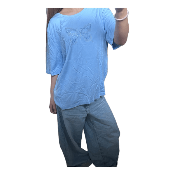 Lyseblå t-shirt med sommerfugl