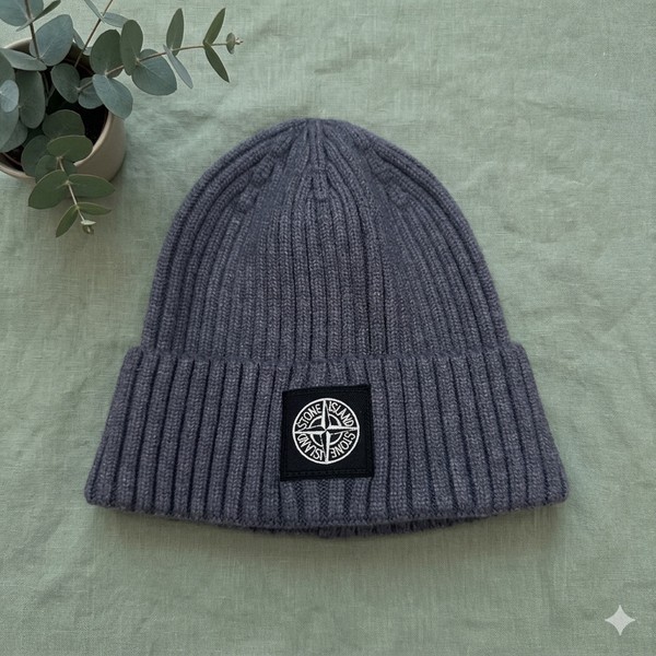 Grey ribbed beanie
