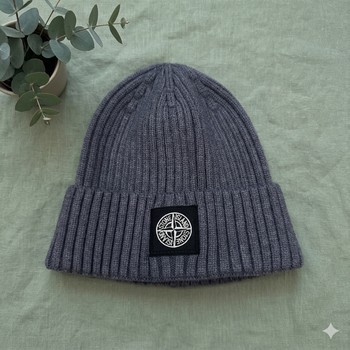 Grey ribbed beanie