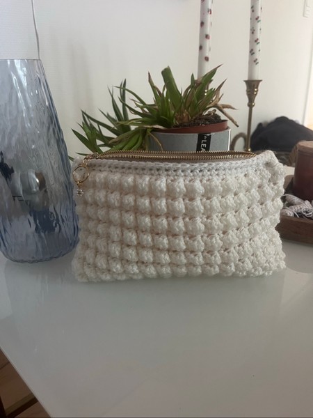 Hvid hæklet clutch