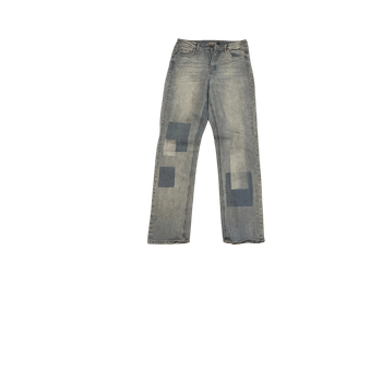 vaaleat farkut neliökuviolla