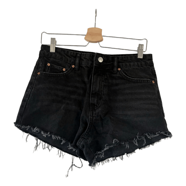 Sort denim shorts