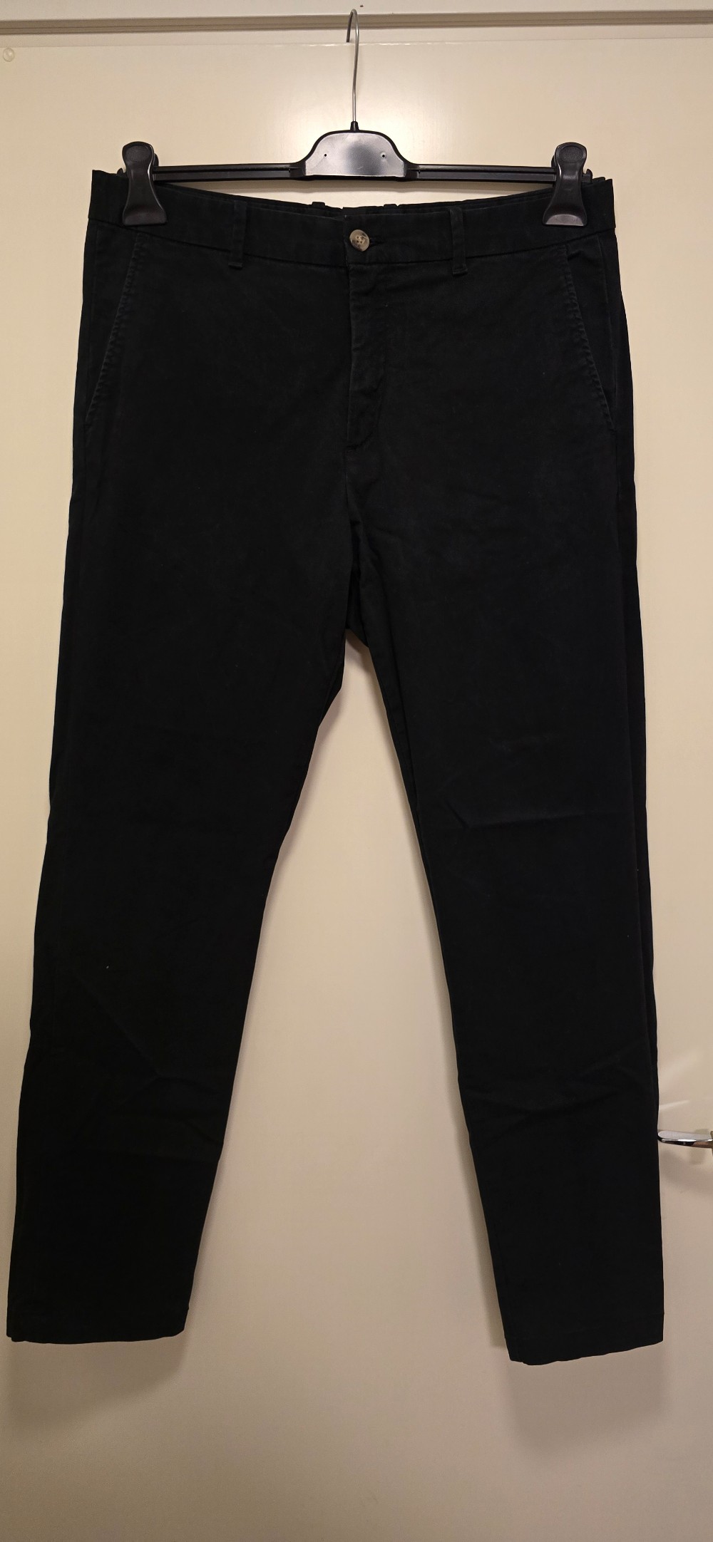 H&M Slim Fit Pants  Black | Size 34 15.00 | Secondhand H&M