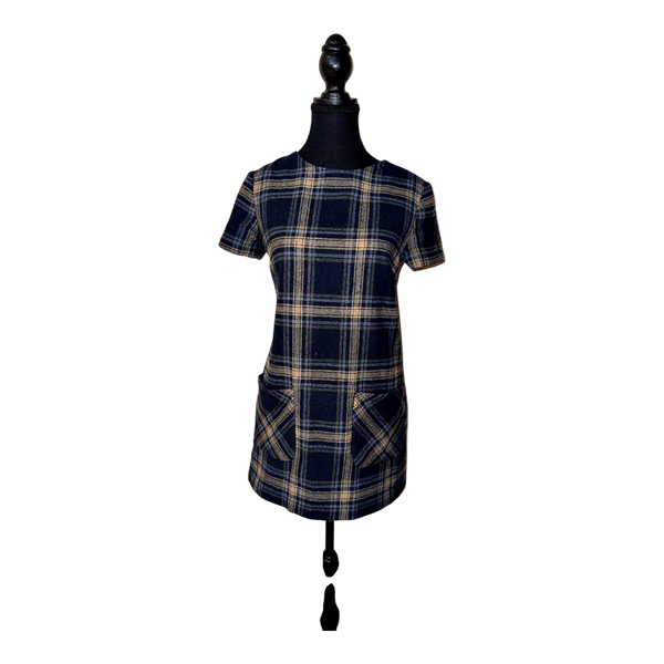 Ruudullinen lyhythihainen mekko