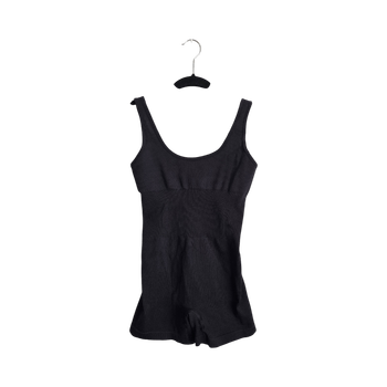 musta ribattu jumpsuit
