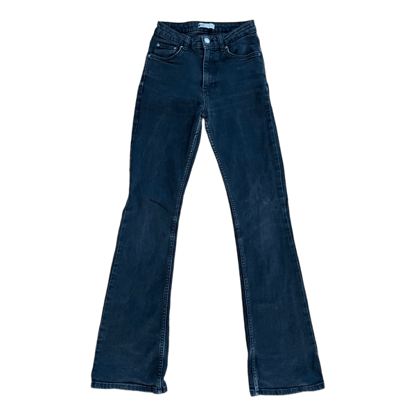 Mustat bootcut-farkut
