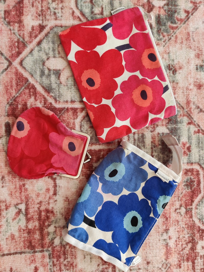 Marimekko Unikko kukkaro ja kaksi pussukkaa