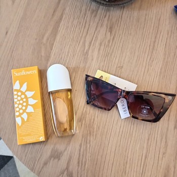 Hajuvesi ja aurinkolasit