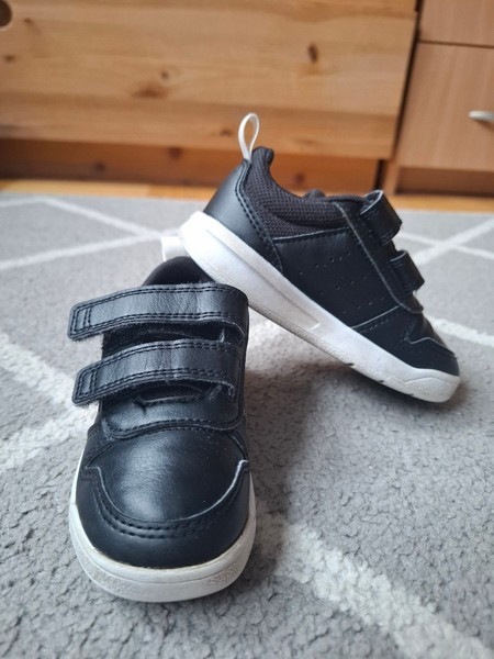 Adidas lastega tossud