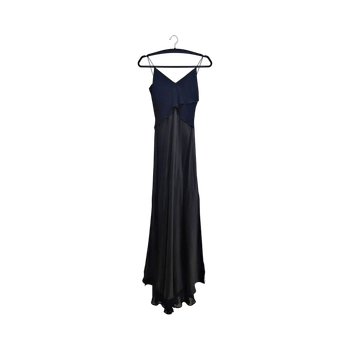 Long dress with v-neckline